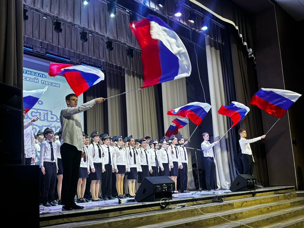 Студенты Финуниверситета (г. Бузулук) — победители и призёры городского фестиваля военно‑патриотической песни «Долг. Честь. Родина»